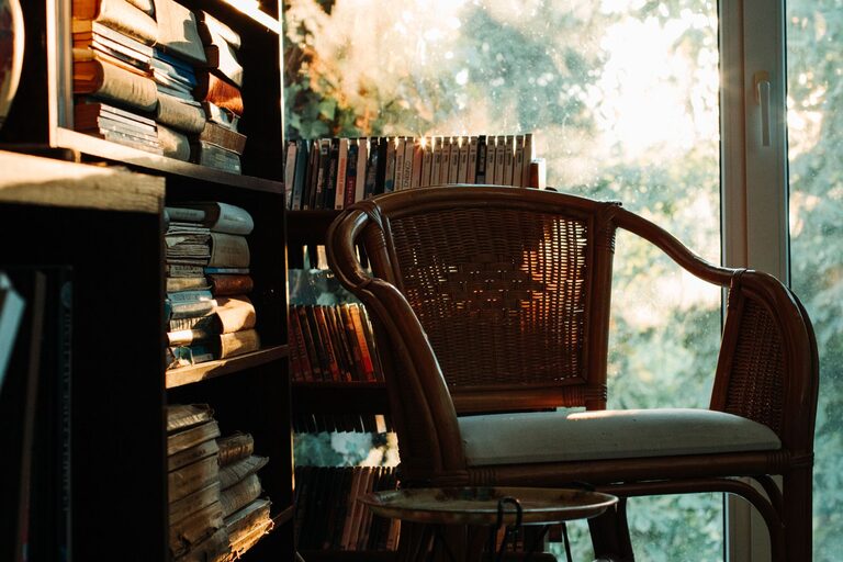 Tips for Creating a Cozy Reading Nook in Your Home